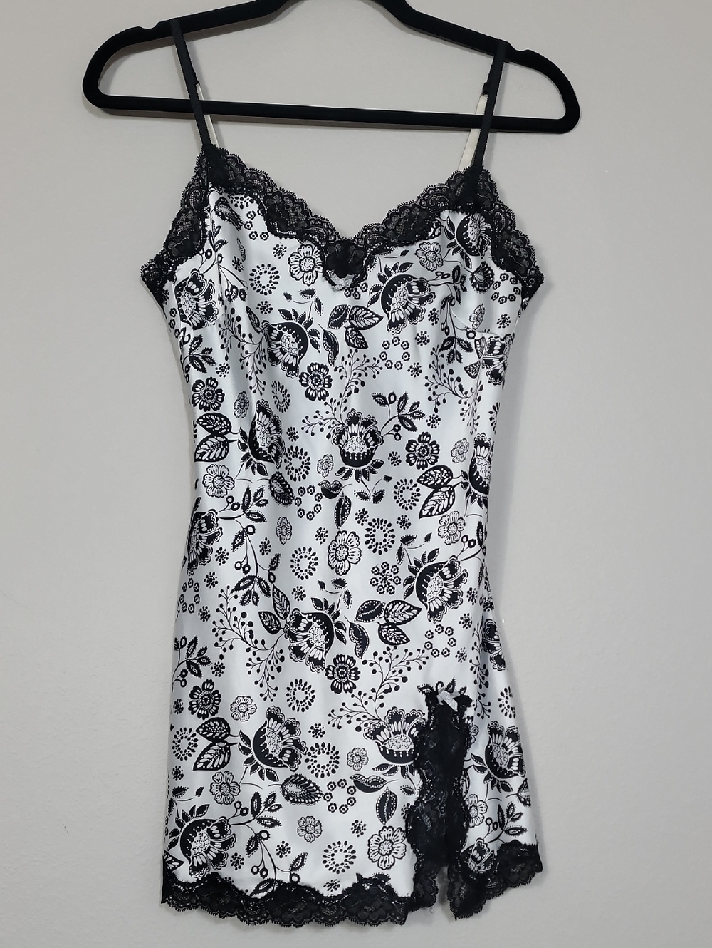Victorias Secret Satin Babydoll Chemise Size XS Floral Lace Trim Slip Dress Y2K